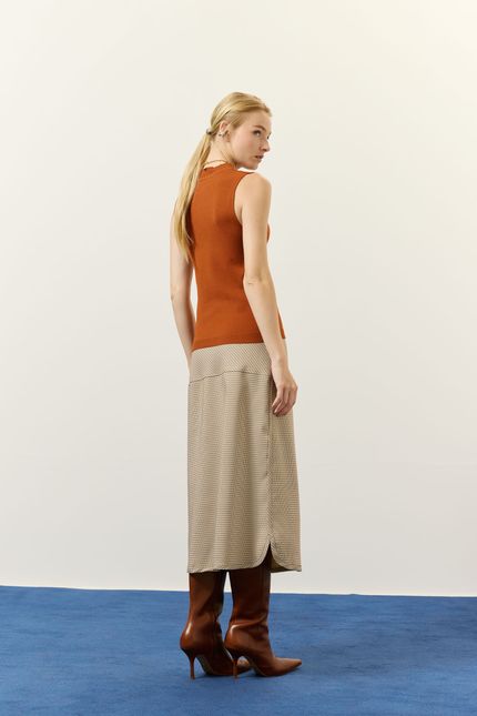 Blusa tricot sm gola alta caramelo viola