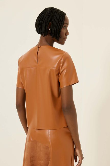 Blusa t-shirt like leather caramelo viola