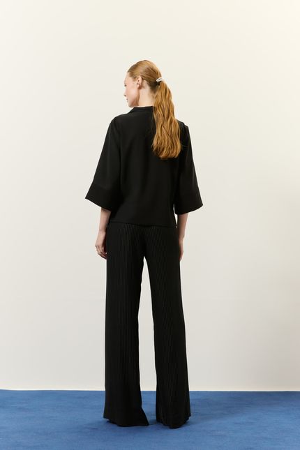 Blusa cupro acetinado gola preto