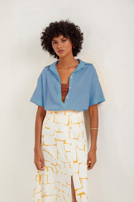 Camisa cambraia detalhe botões azul brisa