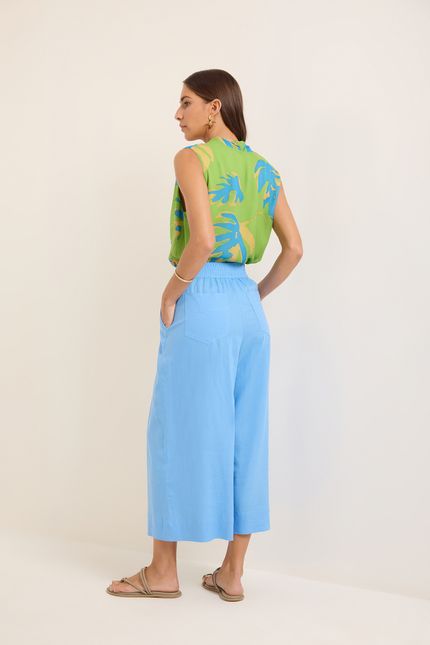 Calça cambraiai pantacourt azul brisa