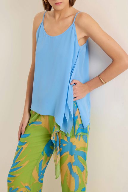Blusa chiffon assimétrica azul brisa