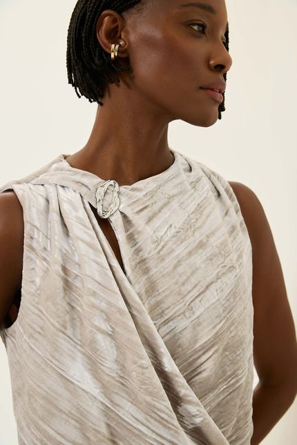 Vestido detalhe veludo plissê cinza flauta