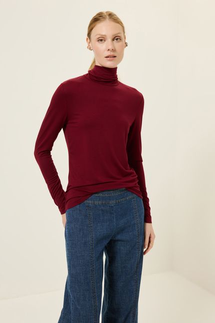 Blusa básica gola alta vinho tango