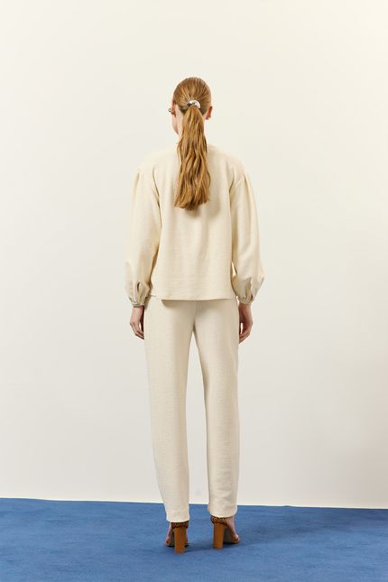 Blusa malha texturizada bordada bege natural
