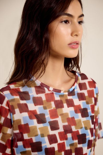 Blusa tule tshirt quadros marrom urucum
