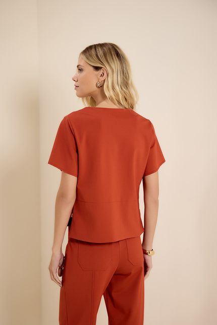 Blusa mc detalhe estruturada terracota