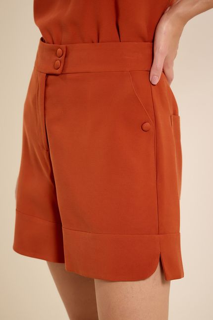 Short botão bolso terracota