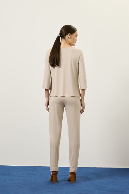 Blusa malha decote degagê cinza flauta