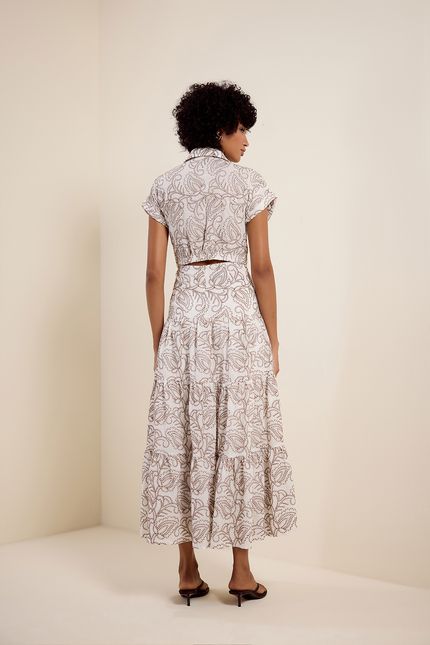Vestido midi bordado flor terra off white com marrom terra