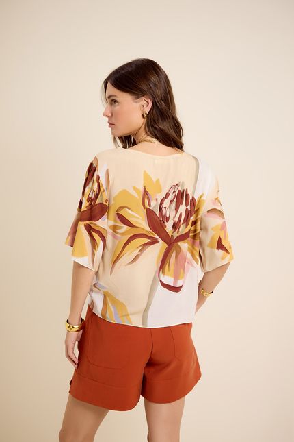 Blusa decote canoa floral maxi amarelo banana