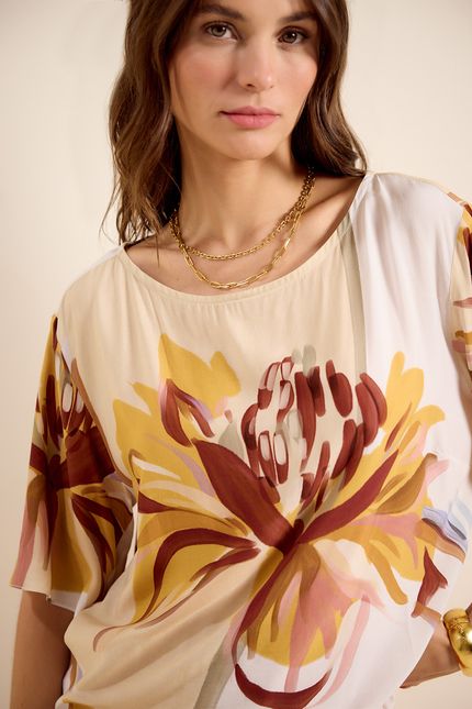 Blusa decote canoa floral maxi amarelo banana
