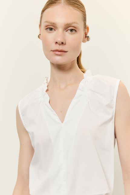 Blusa tricoline decote franzido branco