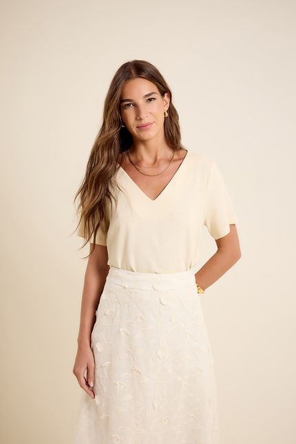 Blusa linho botão lateral bege concha