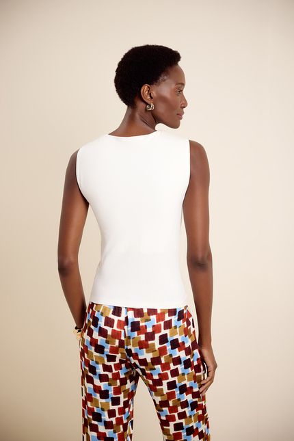 Blusa moletinho decote torção off white