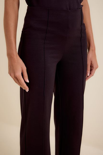Calça detalhe friso preto