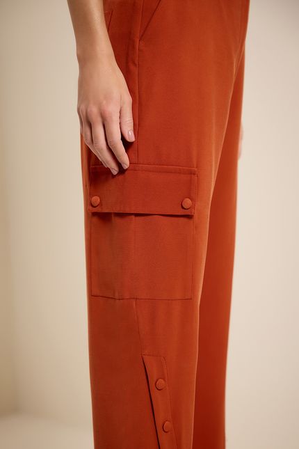 Calça fenda botões terracota