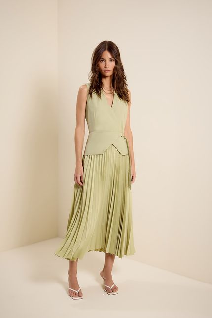 Vestido transpasse plissado verde seiva