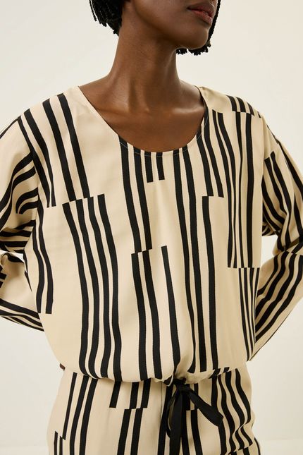 Blusa decote ml partituras partituras preto com bege