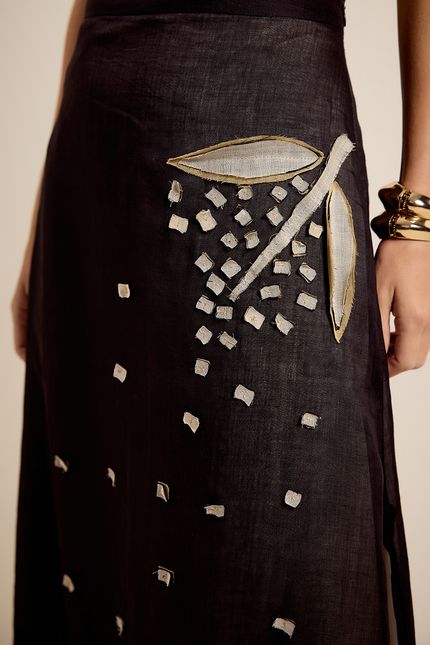 Saia festa folhas preto