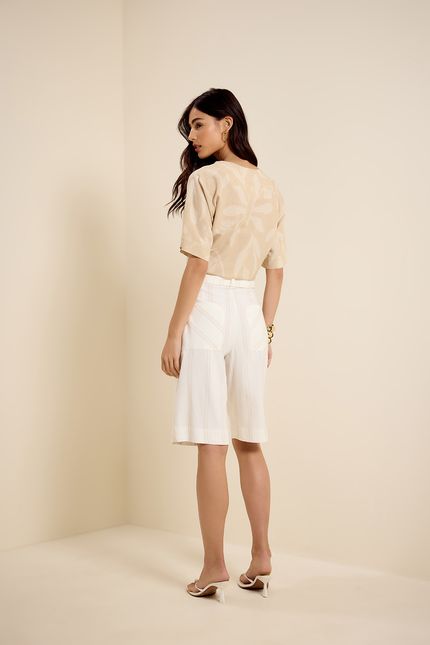 Bermuda listra bolso faixa off white com bege concha
