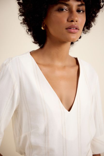Blusa listra mc off white com bege concha