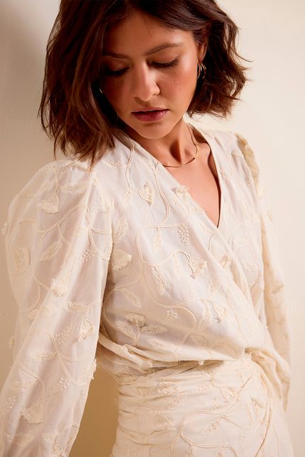 Vestido floral bordado transpasse off white