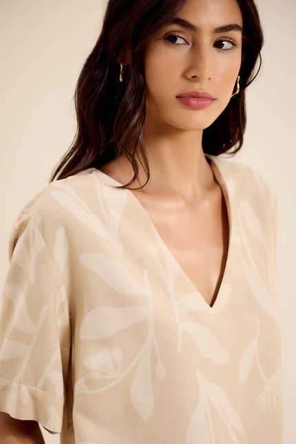 Blusa decote v jardim bege tropicalia